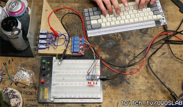 疯狂的想法！手工打造世界噪音最大机械键盘：鞭炮、锣鼓齐上阵