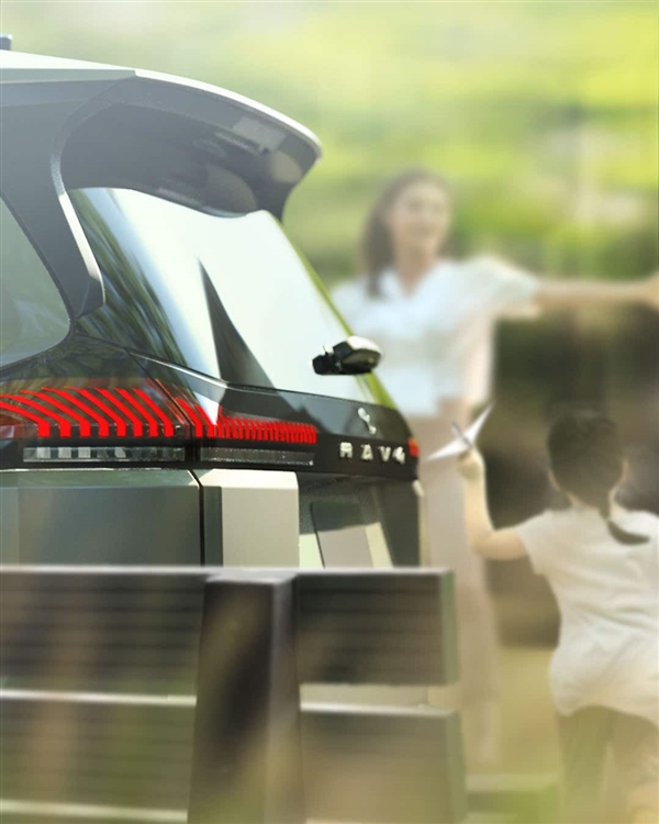 丰田畅销神车 全新RAV4细节官图曝光：新套件太帅