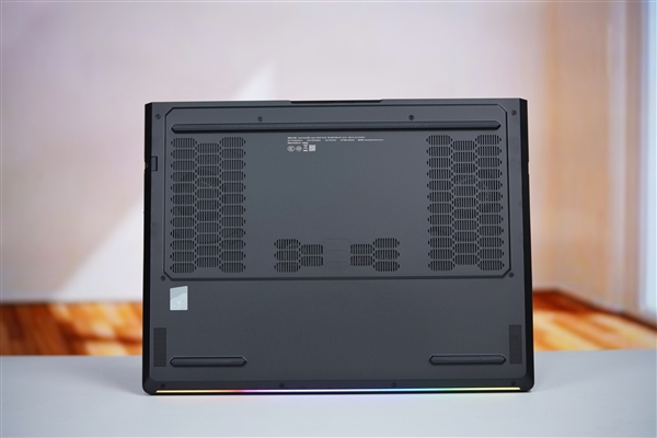 首次引入RGB 光效拉满！联想拯救者Y9000P 2025至尊版图赏