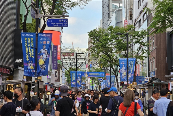 国人用支付宝“五一”境外出行增长53%！去海外也爱上坐公共交通