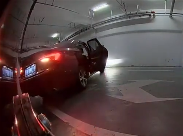 理想L6停车位上两次被撞 哨兵模式拍下全过程:能把人气笑插图2 理想L6停车位上两次被撞 哨兵模式拍下全过程:能把人气笑