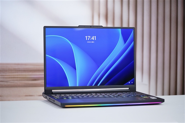 首次引入RGB 光效拉满！联想拯救者Y9000P 2025至尊版图赏
