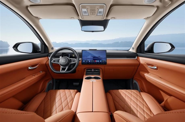 限时7.98万起 蓝电E5 PLUS先享版上市：165km纯电续航最长