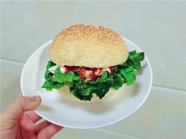 太冤了！汉堡真不是垃圾食品 营养又健康
