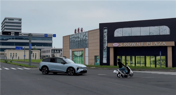 AEB主动安全战火再起！蔚来高管：还是卷点实际的价值吧