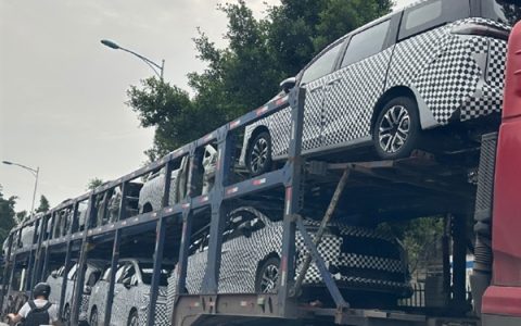 神车专业户出新作！五菱首款新能源MPV曝光：有望搭载菱犀插混系统