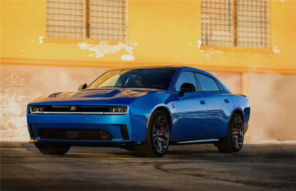 全新道奇挑战者四门版发布：双电机取代V8 输出670马力