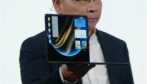 23999元起的鸿蒙折叠屏电脑 华为又搞出了很新的东西插图3 23999元起的鸿蒙折叠屏电脑 华为又搞出了很新的东西