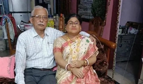 印度男子花2.4万元订购亡妻等比例硅胶模型:穿戴整齐摆家里插图 印度男子花2.4万元订购亡妻等比例硅胶模型:穿戴整齐摆家里