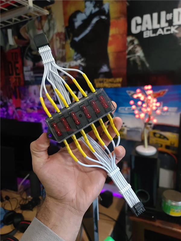 防止显卡接口烧熔！玩家给RTX 4090电源线装上保险丝：但还有更狠的