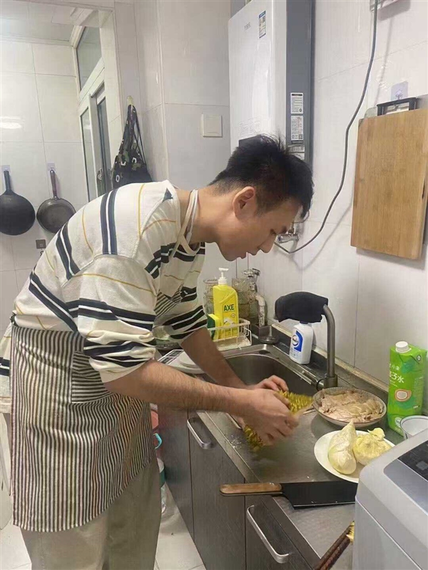 抢微波炉热饭 是打工人的世界大战