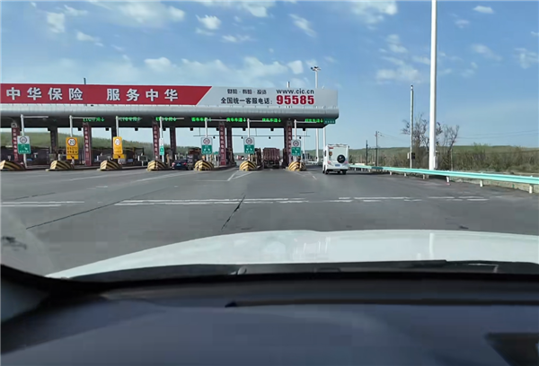 女子提前半个月上高速 成功蹭到五一免费！返程准备赶上十一免费