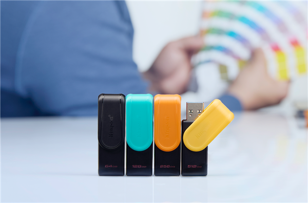 可炫可转防丢帽 金士顿DTXS闪存盘致敬经典