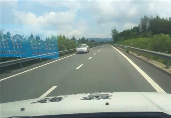 高速上逆行迎面遇交警 司机：一掉头我就后悔了