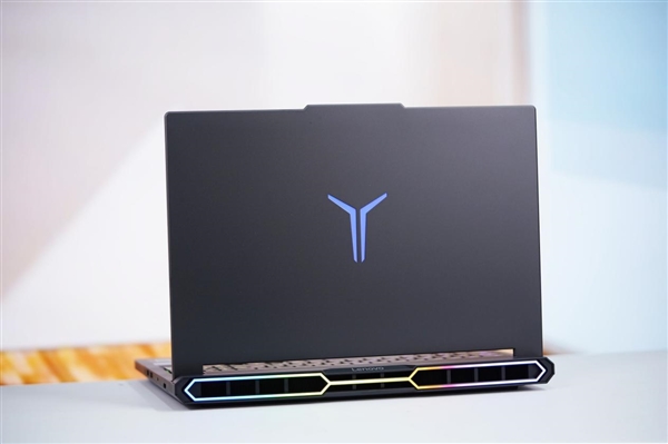 首次引入RGB 光效拉满！联想拯救者Y9000P 2025至尊版图赏