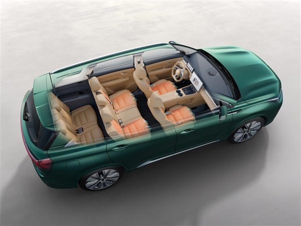 限时7.98万起 蓝电E5 PLUS先享版上市：165km纯电续航最长