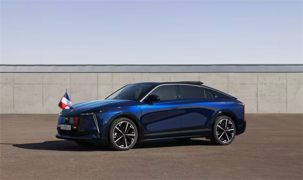 全球首台纯电总统座驾！马克龙喜提DS N°8特别版车型