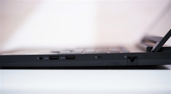 首次引入RGB 光效拉满！联想拯救者Y9000P 2025至尊版图赏