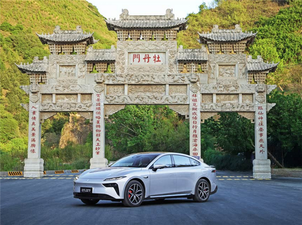 纯电/增程双动力！2025款东风奕派eπ007实车亮相 近期上市