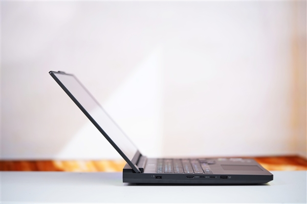 首次引入RGB 光效拉满！联想拯救者Y9000P 2025至尊版图赏