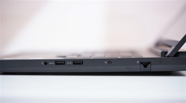 首次引入RGB 光效拉满！联想拯救者Y9000P 2025至尊版图赏