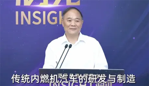 李书福：坚持两条腿走路 不放弃传统内燃机