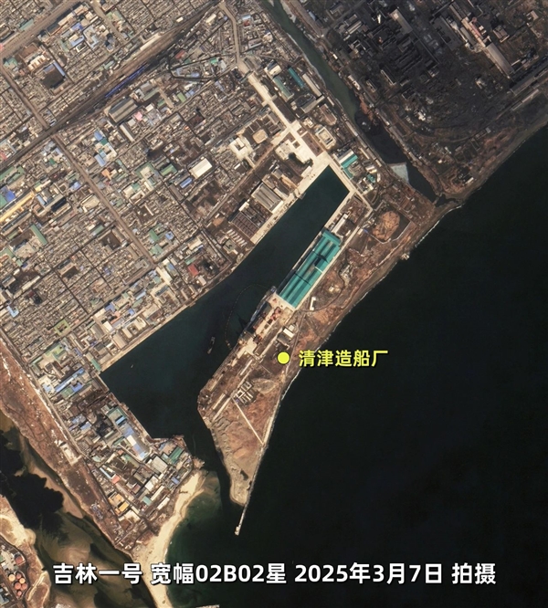 中国民用卫星拍到朝鲜驱逐舰下水事故：舰体倾斜近90度、扭曲变形