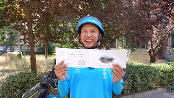 近百名饿了么蓝骑士2025春季被四川、上海高校录取，平均年龄35岁