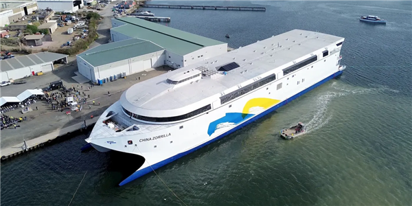 全球最大纯电动船在澳洲下水：光电池就重250吨
