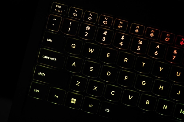 首次引入RGB 光效拉满！联想拯救者Y9000P 2025至尊版图赏