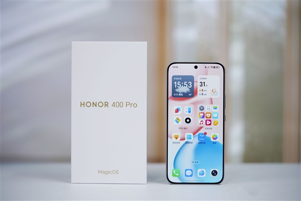 旷野舷窗镜头很独特！荣耀400 PRO揽月银图赏