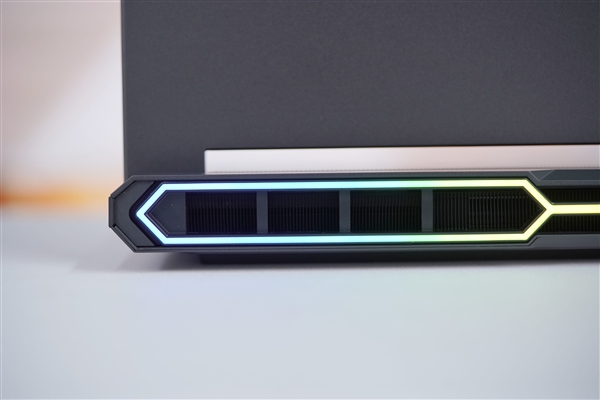 首次引入RGB 光效拉满！联想拯救者Y9000P 2025至尊版图赏