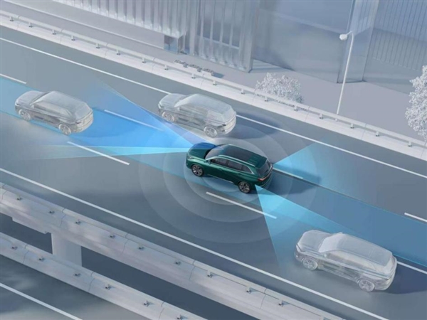 限时7.98万起 蓝电E5 PLUS先享版上市：165km纯电续航最长