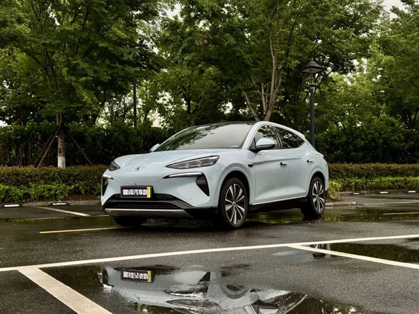 暴雨天体验比亚迪“天神之眼B” 它开得居然比我好