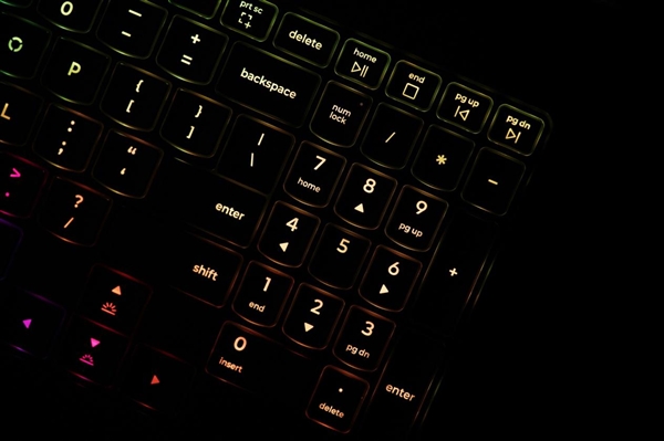 首次引入RGB 光效拉满！联想拯救者Y9000P 2025至尊版图赏