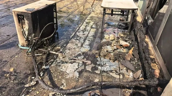 多人家空调外机起火 快检查你家窗外