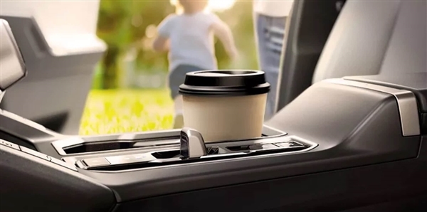 丰田畅销神车 全新RAV4细节官图曝光：新套件太帅