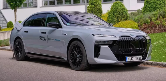 成本/续航双突破！宝马全固态电池上路测试：国内新势力该如何接招