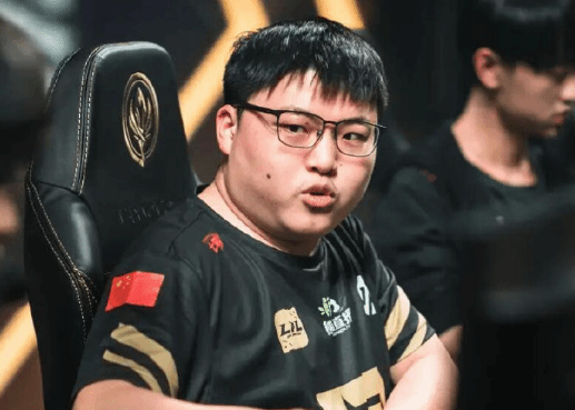 水晶哥谈Uzi停播:直播不好做 现在多播反而没工资插图 水晶哥谈Uzi停播:直播不好做 现在多播反而没工资