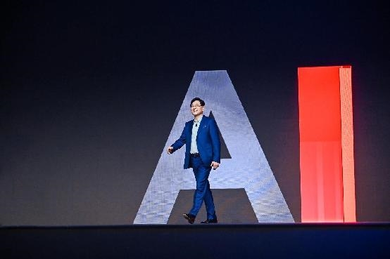 联想发布多款超级智能体 端侧AI开启规模化落地