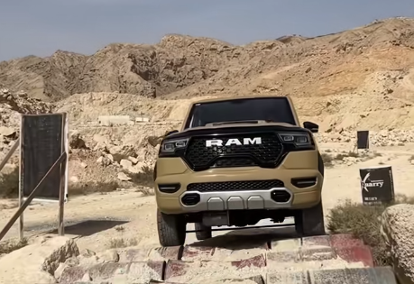 看懵了！老头乐的魔爪已经伸到埃尔法 网友：应该叫爱儿发