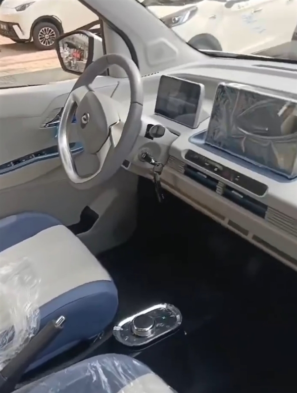 看懵了！老头乐的魔爪已经伸到埃尔法 网友：应该叫爱儿发