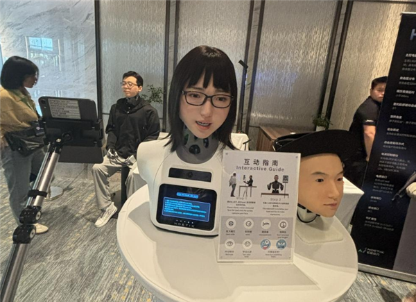 松延动力发布新一代女性仿生机器人小诺：近乎真人面部表情