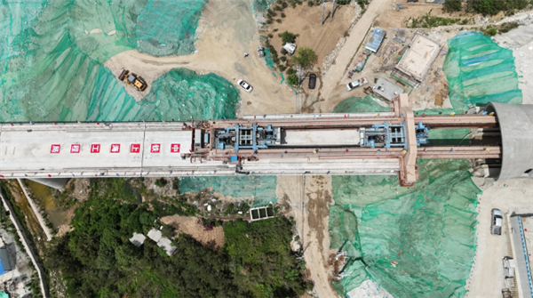 西十高铁箱梁架设任务全部完成：西安至武汉将由5小时缩短至2.5小时