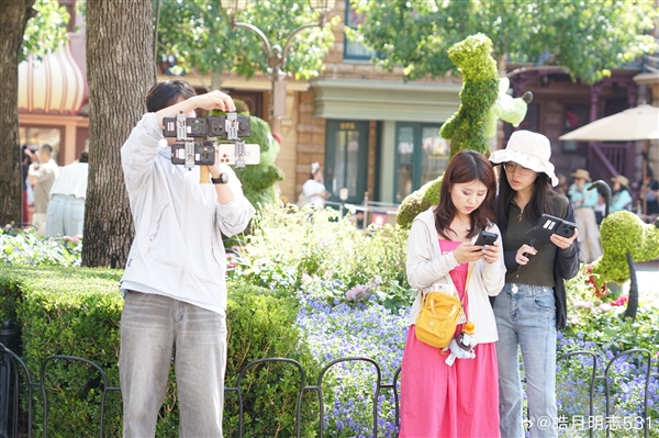 鸿蒙影像之王！华为Pura 80 Ultra真机曝光：硕大相机模组极其醒目