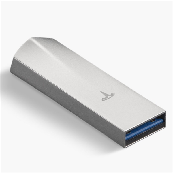 特斯拉发布专用U盘：512G售价599元 适配行车记录与哨兵功能