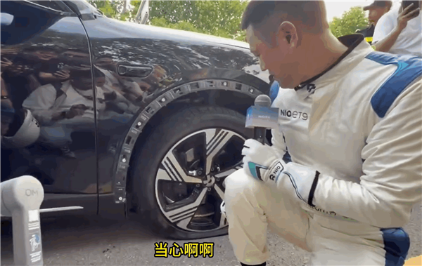 CEO亲自下场！李斌驾驶新款ES6实测120km/h爆胎：无惊无险