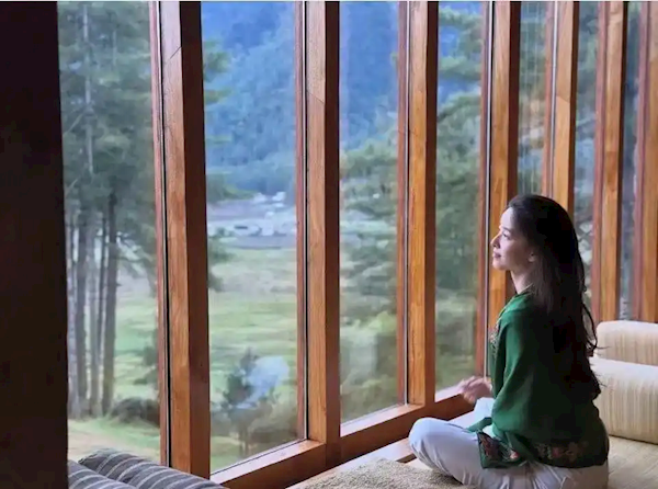 章泽天更新旅行照 大方展示纯素颜清新照