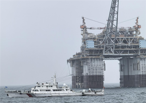 海上巨无霸！十万吨级海上浮式油气生产装置浮托组装作业完成