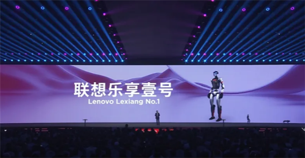联想首位硅基员工“联想乐享壹号”机器人亮相：表演太极拳行云流水